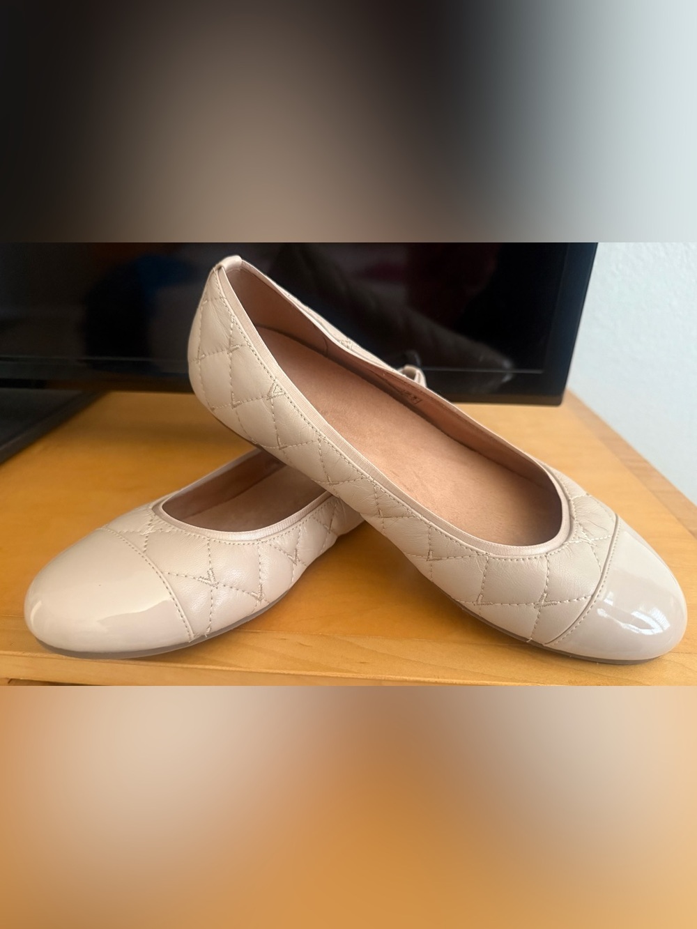Vionic Classic Quilted Beige Ballet Flats Size 8.5 M